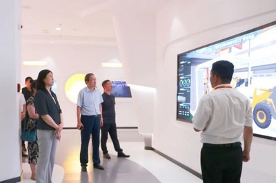 山東省商務廳副廳長王紅一行蒞臨捷瑞數字開展調研工作